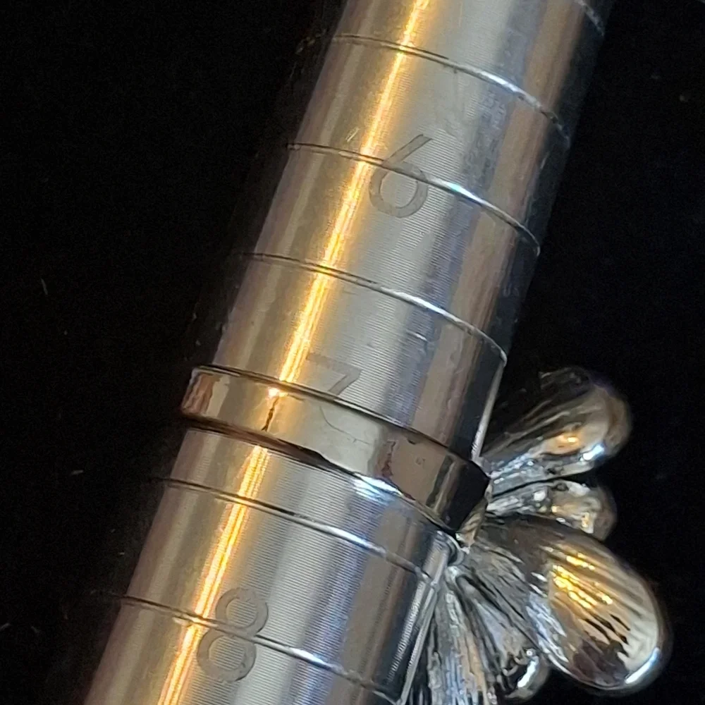 Guess Silvertone Flower Ring with Pearl Center Size 7